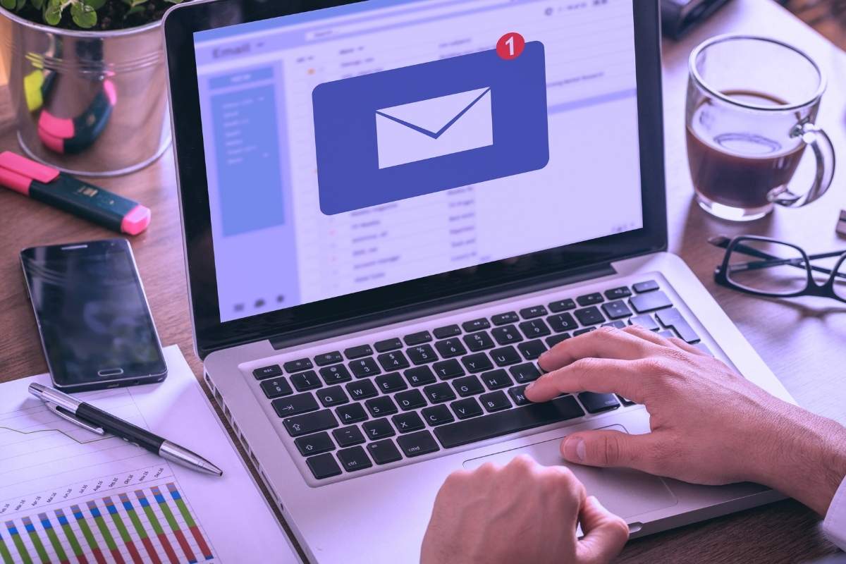servizio di gestione email aziendale, segretaria da remoto